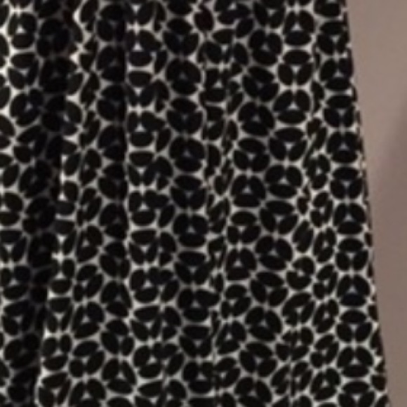 Max Studio Black and White Empire Waist Top - Picture 2 of 6